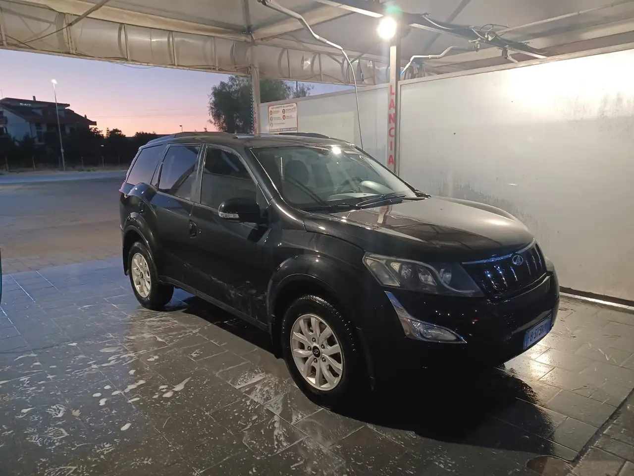 Mahindra XUV500 XUV500 2.2 16v W8 awd 7p.ti M1 — photo 1 of 9