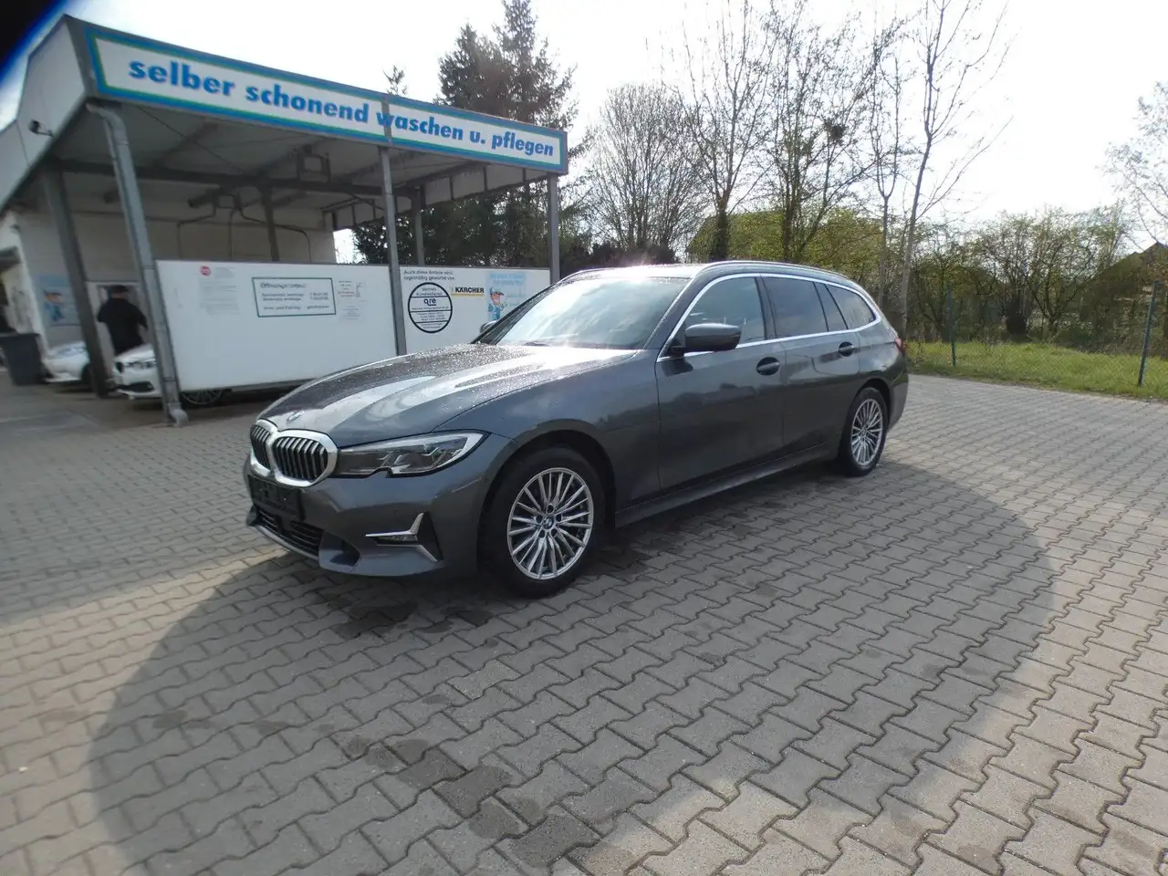 BMW 318 d Luxury Line 2.0TDI Aut. LED Navi SHZ AHK — photo 1 of 12
