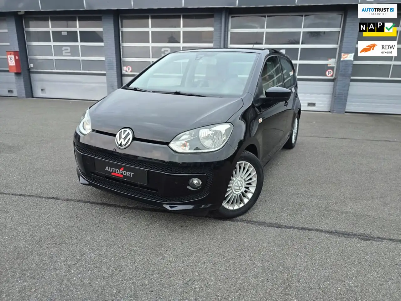 Volkswagen up! 1.0 high up! NAP|NWE APK|VOLLE UITVOERING — photo 1 of 14