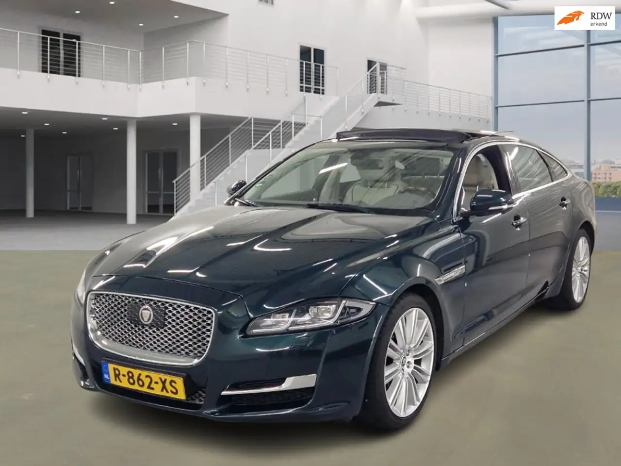 Jaguar XJ 3.0 V6 SC AWD Portfolio LWB|CHAFFEURSPAKKET| — photo 1 of 27