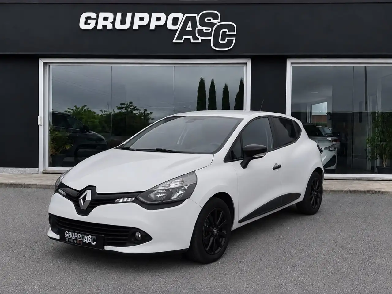 Renault Clio 1.2 BENZ 65cv ADATTA NEOPATENTATI — photo 1 of 15