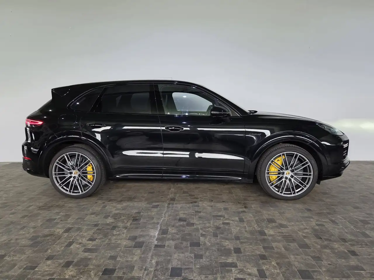 Porsche Cayenne 4,0 Turbo S E-Hybrid, LED, Pano, ACC, Bose — photo 1 of 36