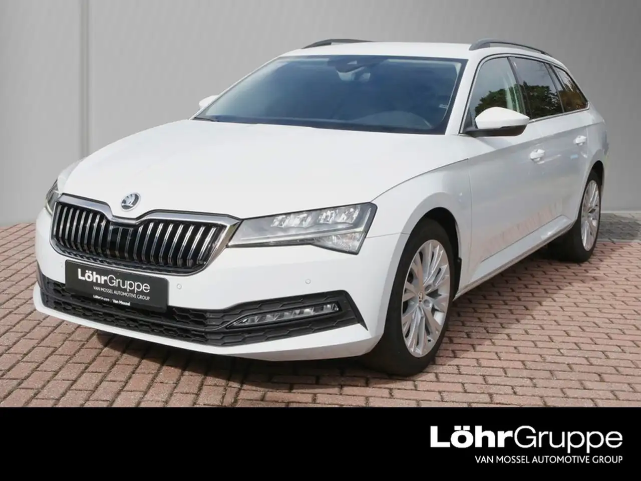 Skoda Superb Combi 2.0 TDI DSG Ambition 18" ACC NAVI — photo 1 of 19