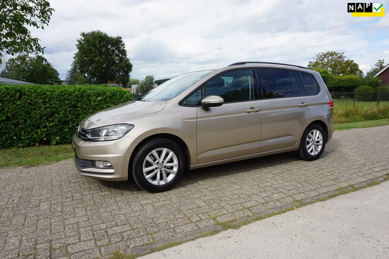 Volkswagen Touran 1.2 TSI Comfortline 7 persoons — photo 1 of 20