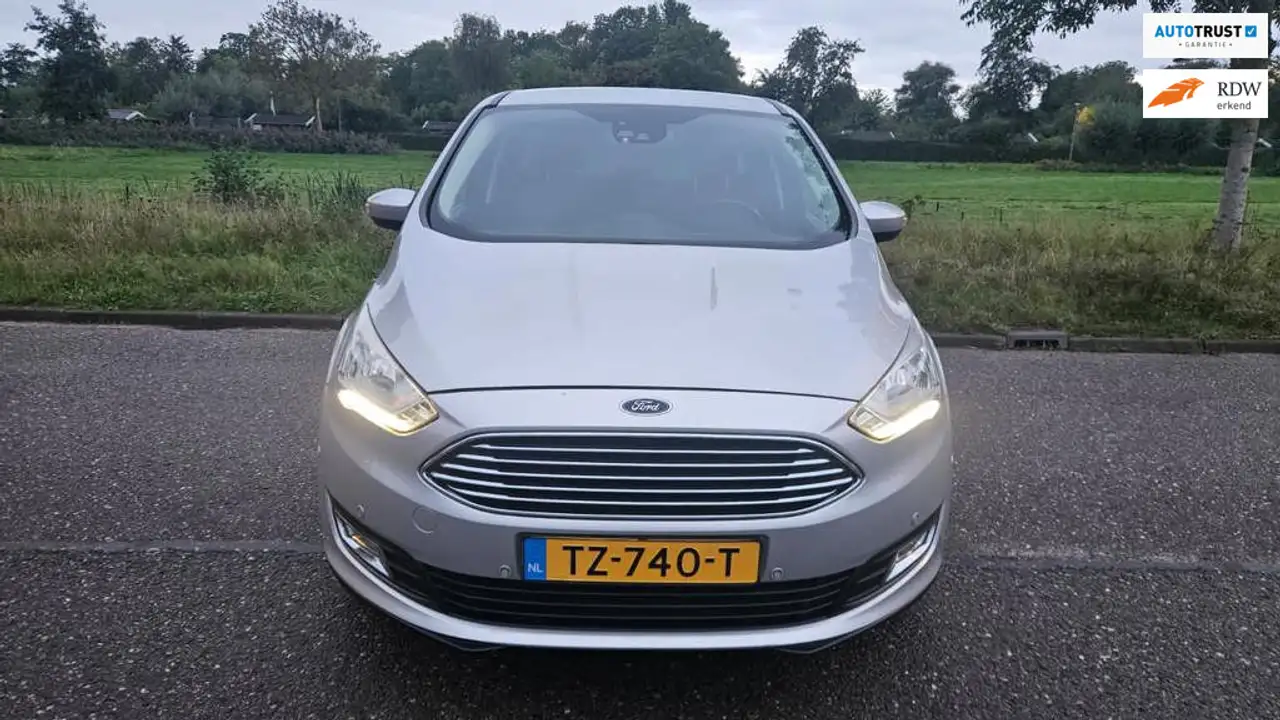 Ford C-Max 1.0 Titanium — photo 1 of 15