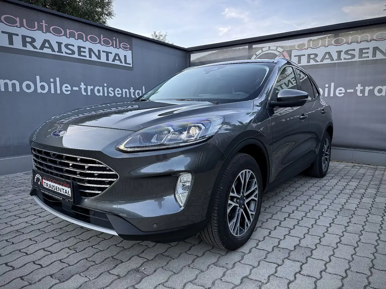 Ford Kuga PHEV Titanium X Top Ausstattung! — photo 1 of 40