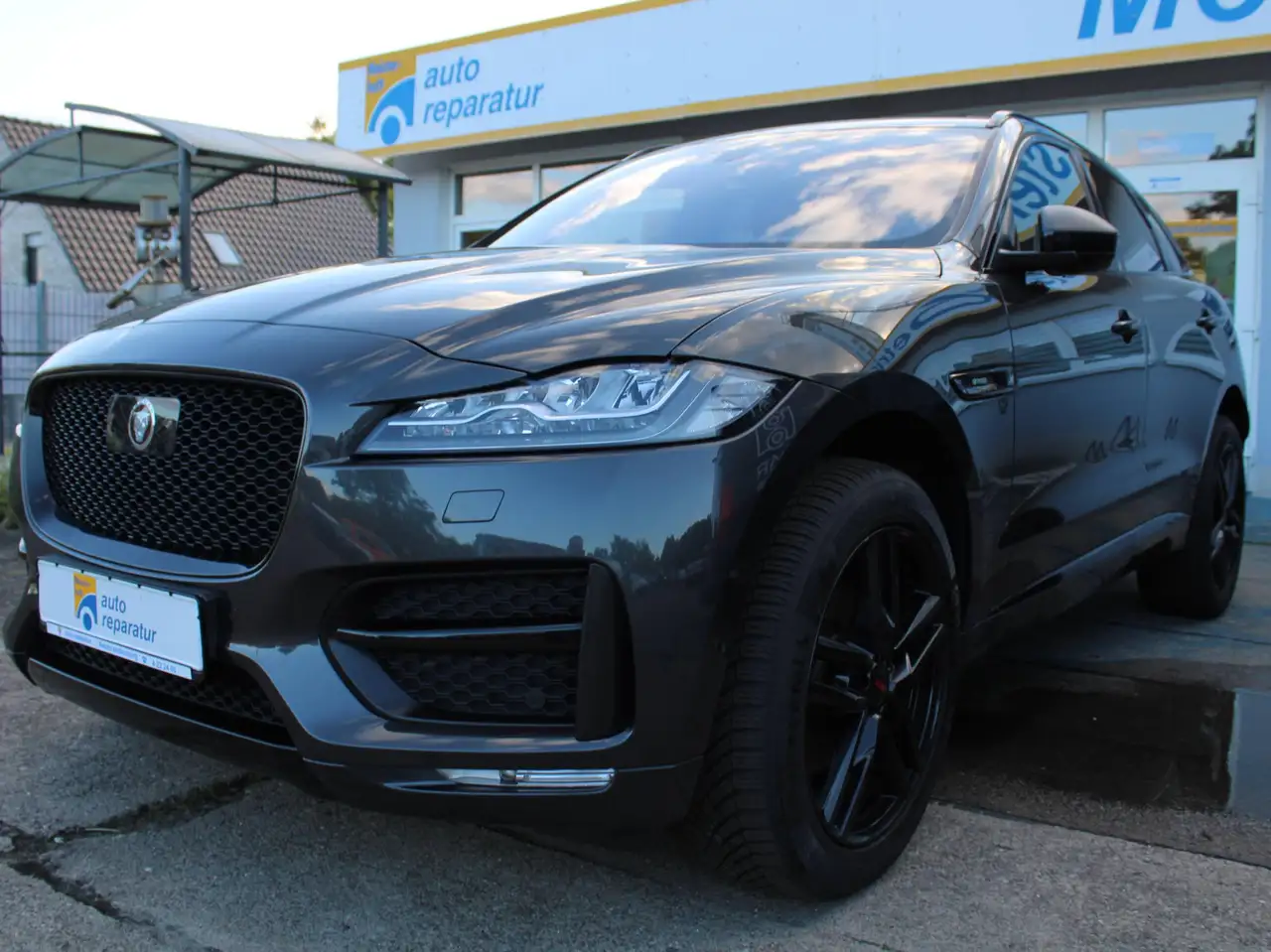 Jaguar F-Pace F-Pace Diesel 30d AWD R-Sport — photo 1 of 24