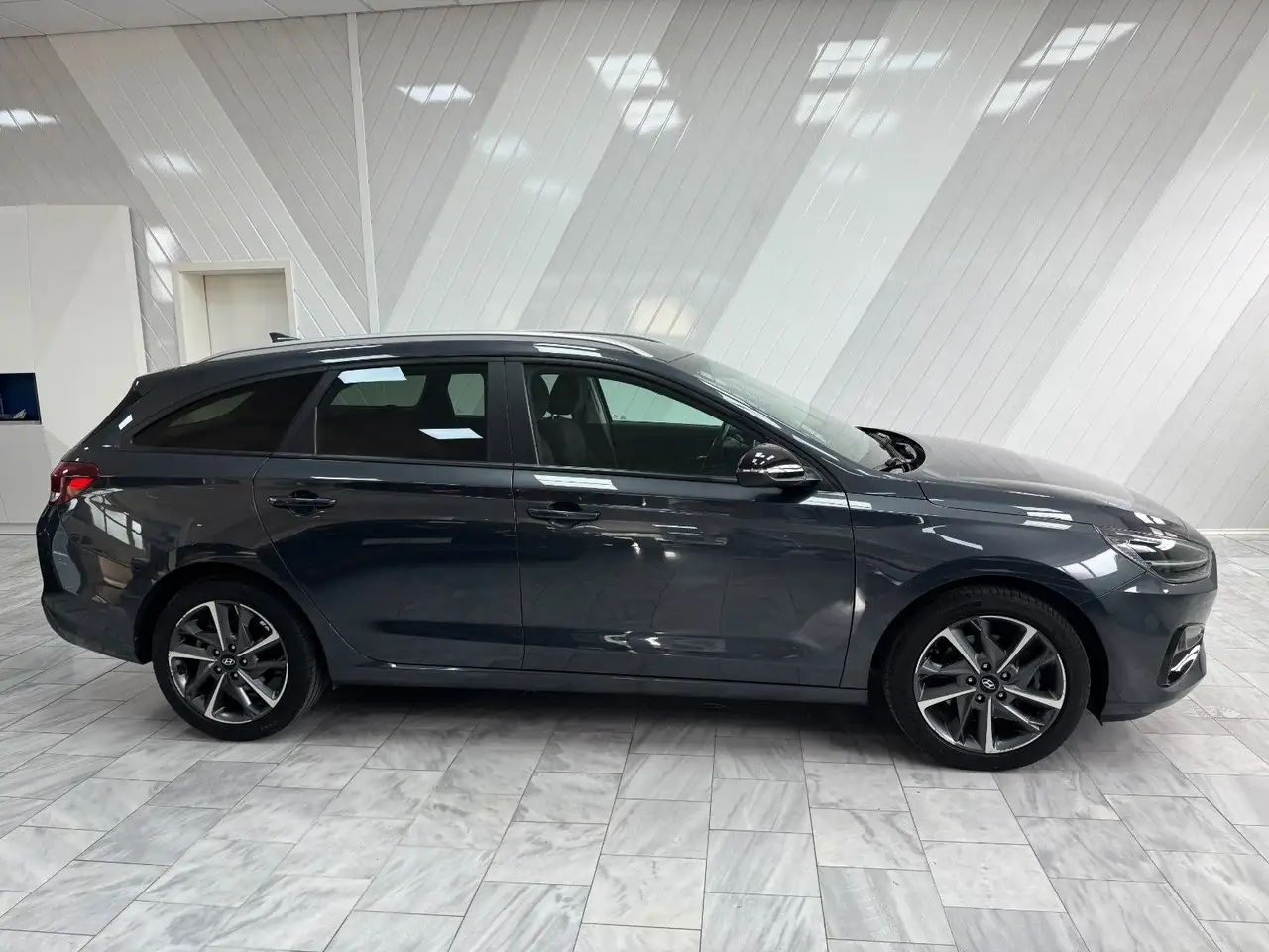 Hyundai i30 cw 1.0 Edition 30+ — photo 1 of 27