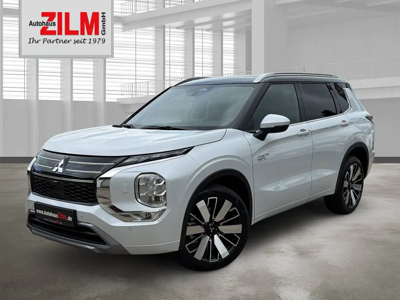 Mitsubishi Outlander Outlander Plug-In Hybrid 2.4 4WD Plug-In Hybrid Diamant TOP — photo 1 of 28