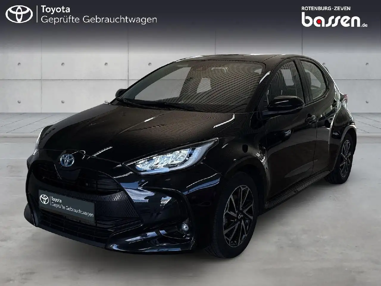 Toyota Yaris Hybrid Team Deutschland — photo 1 of 15