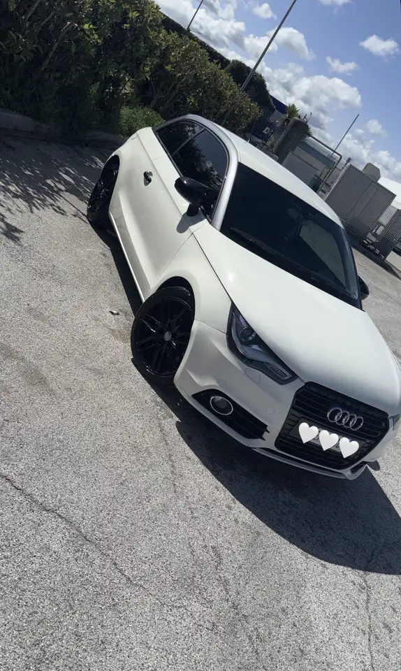 Audi A1 1.6 tdi Ambition 105cv — photo 1 of 4