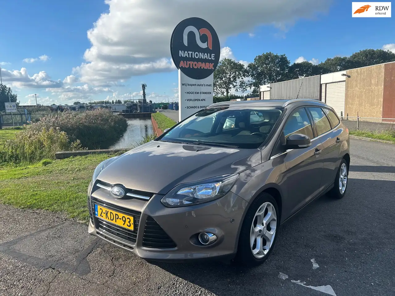 Ford Focus Wagon 2013 * 1.6 TDCI ECOnetic Lease Titanium * AP — photo 1 of 14