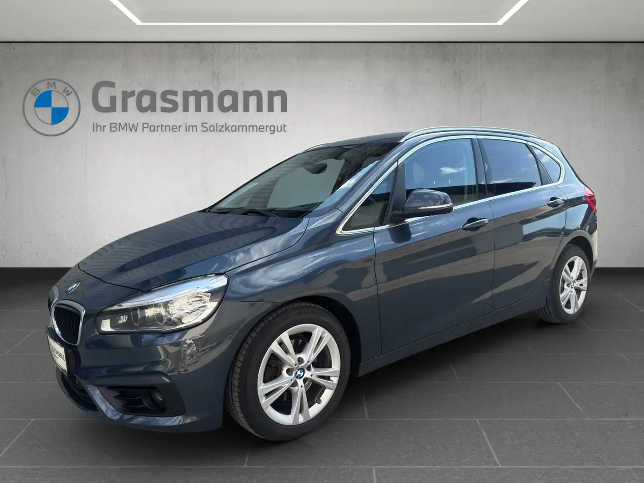 BMW 218 d — photo 1 of 17