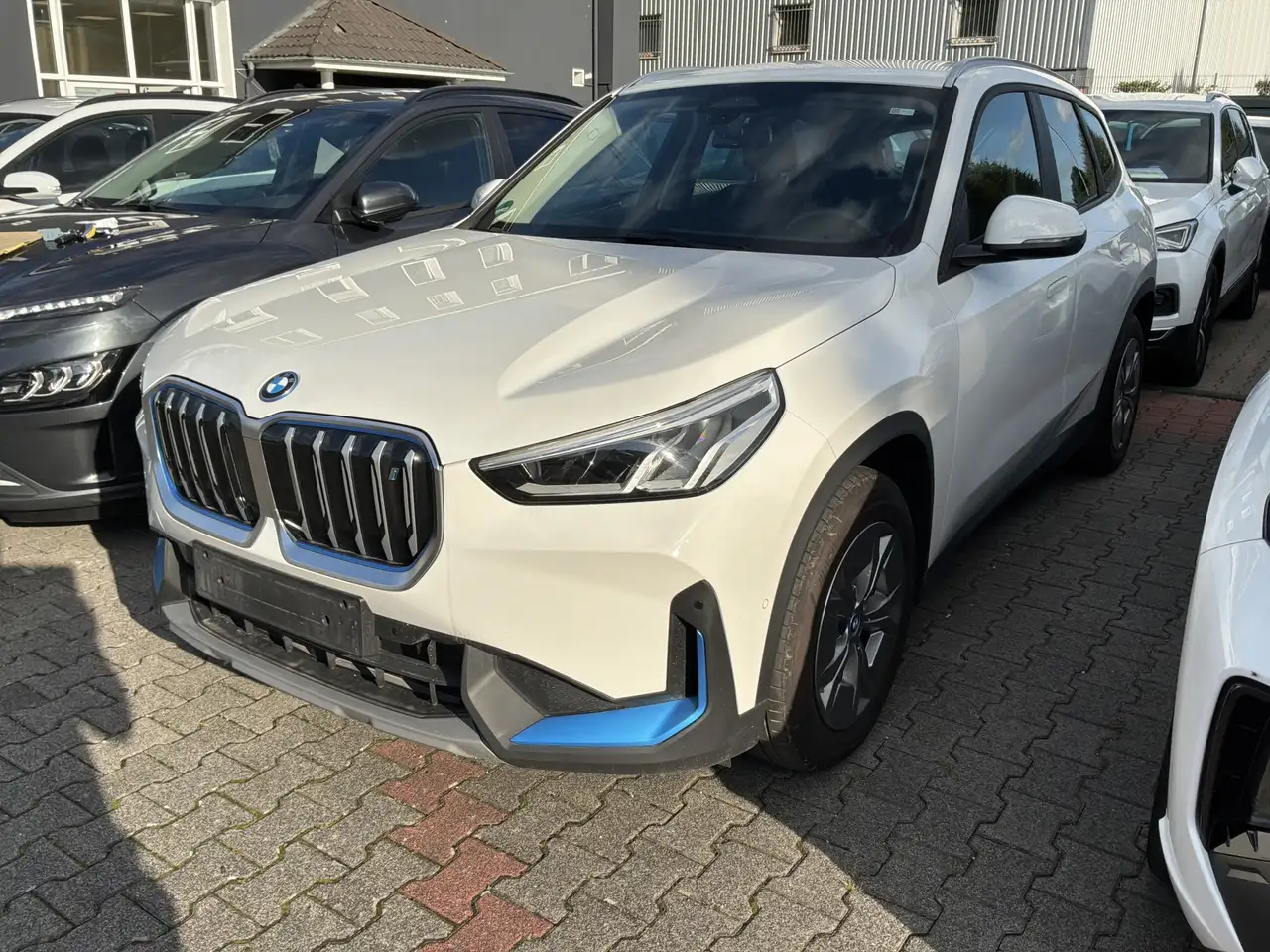 BMW X1 30 xDrive*Tempomat*CarPlay*R-cam*Ambiente*1H — photo 1 of 5