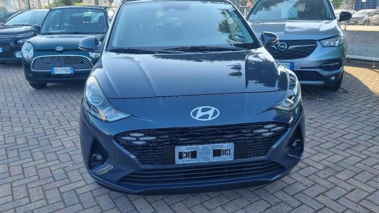Hyundai i10 1.0 MPI Prime — photo 1 of 21