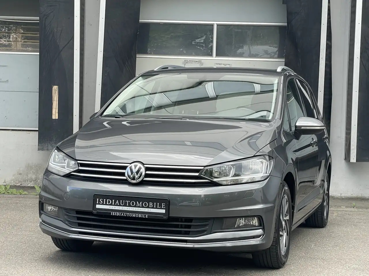 Volkswagen Touran Sound 7-Sitze Navi ACC Sitzheizung Kamera — photo 1 of 40