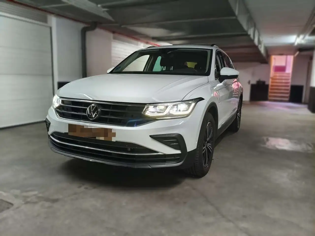 Volkswagen Tiguan 1.4 eHibrid R-Line 180kW — photo 1 of 9