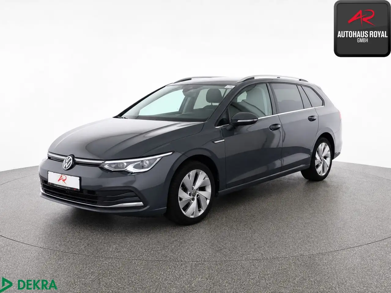 Volkswagen Golf VIII Variant 1.5 eTSI STYLE HEADUP,MATRIX — photo 1 of 15