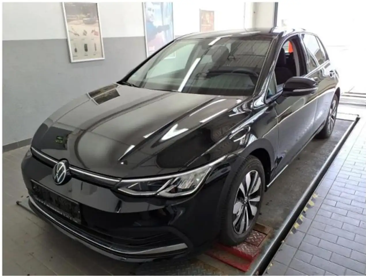 Volkswagen Golf 1.0 TSI LED KAMERA SHZ APP-CON. DAB ALLSEASON — photo 1 of 3