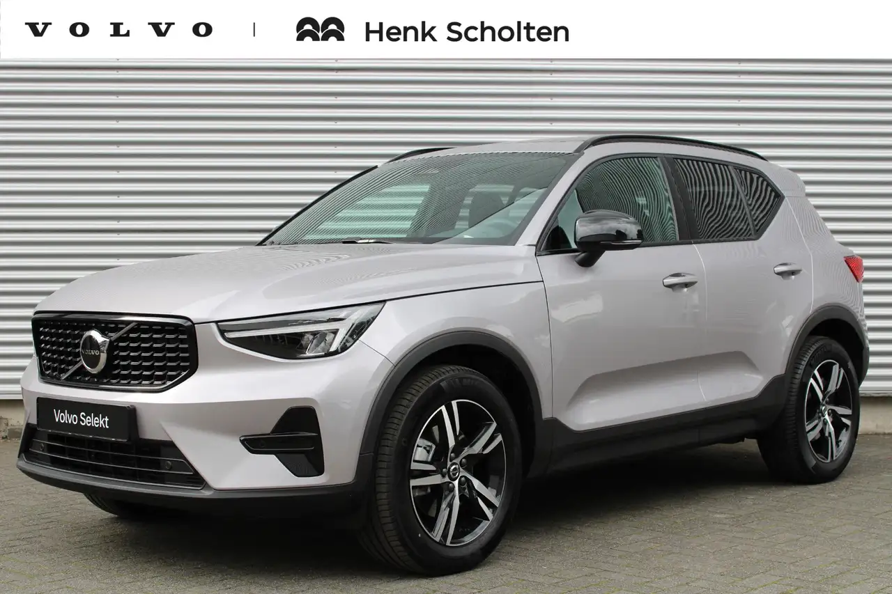 Volvo XC40 B4 Plus Dark | Trekhaak | Panoramadak | Trekhaak | — photo 1 of 32