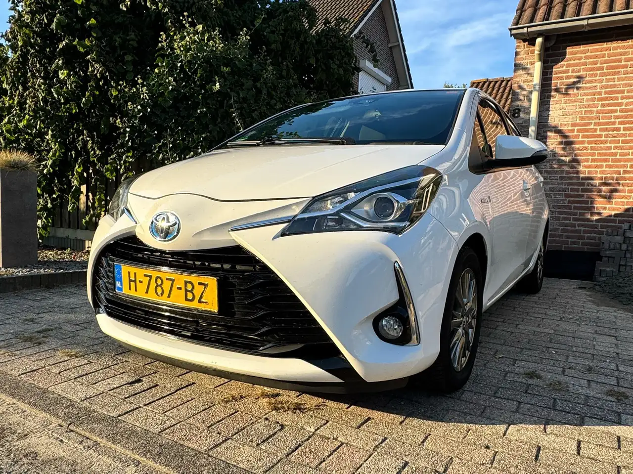 Toyota Yaris Yaris 1.5 Hyb. Active — photo 1 of 16