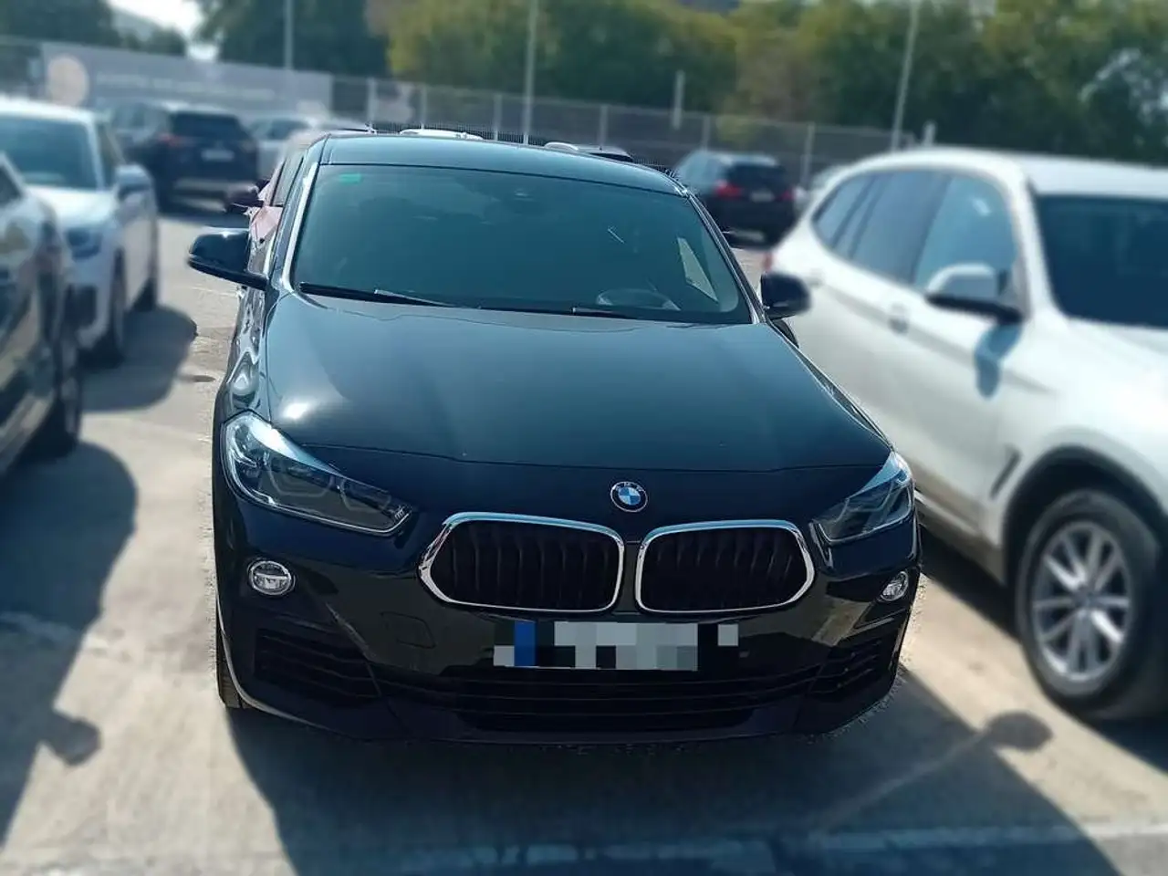 BMW X2 sDrive 18dA Business — photo 1 of 15
