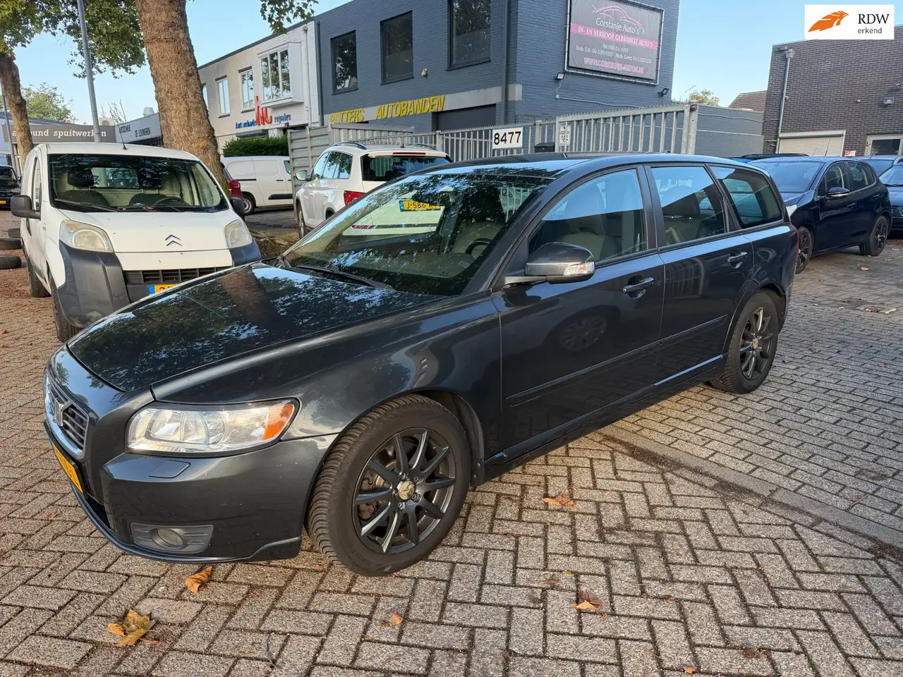 Volvo V50 2.0 D Momentum — photo 1 of 17