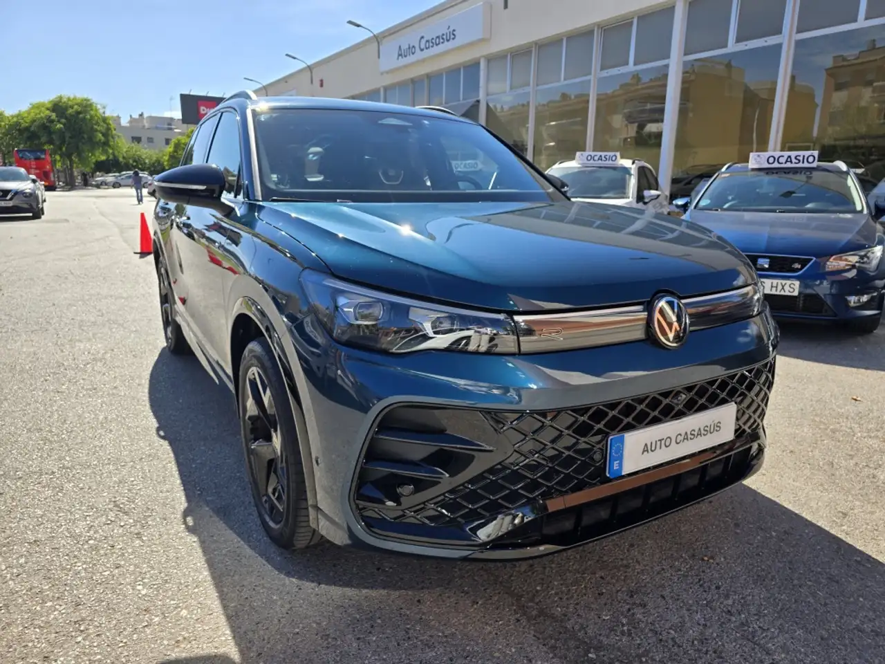 Volkswagen Tiguan 1.5 TSI eHybrid R-Line DSG 272kW — photo 1 of 40