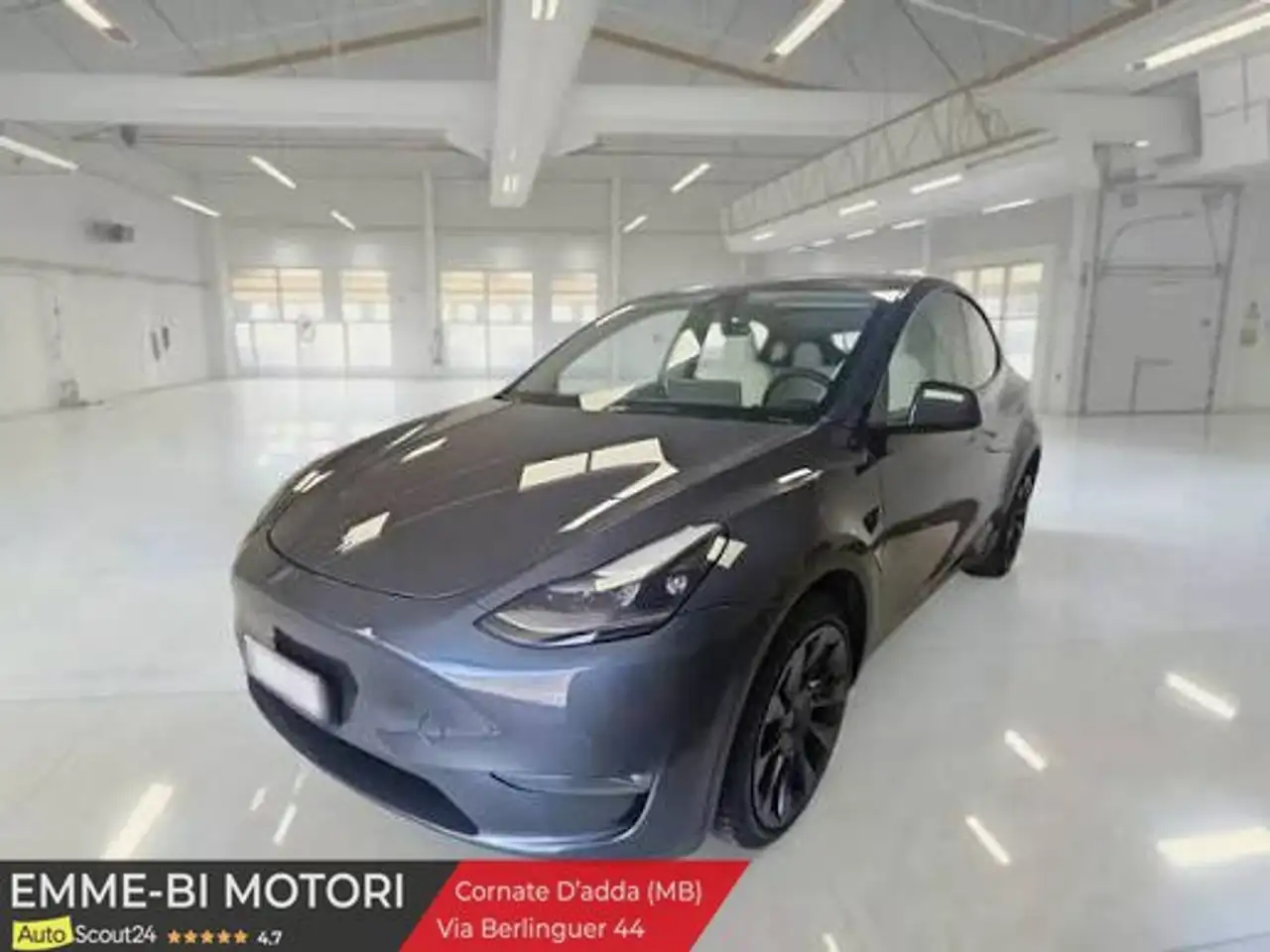 Tesla Model Y 75 kWh Dual Motor Long Range 4WD aut. — photo 1 of 1