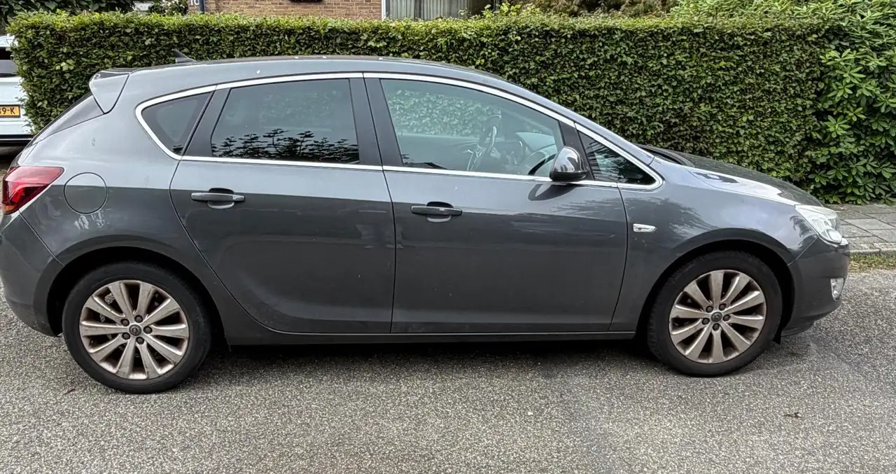 Opel Astra 1.4 Turbo Sport — photo 1 of 9