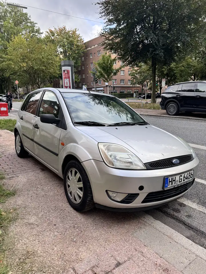 Ford Fiesta 1.4 — photo 1 of 7