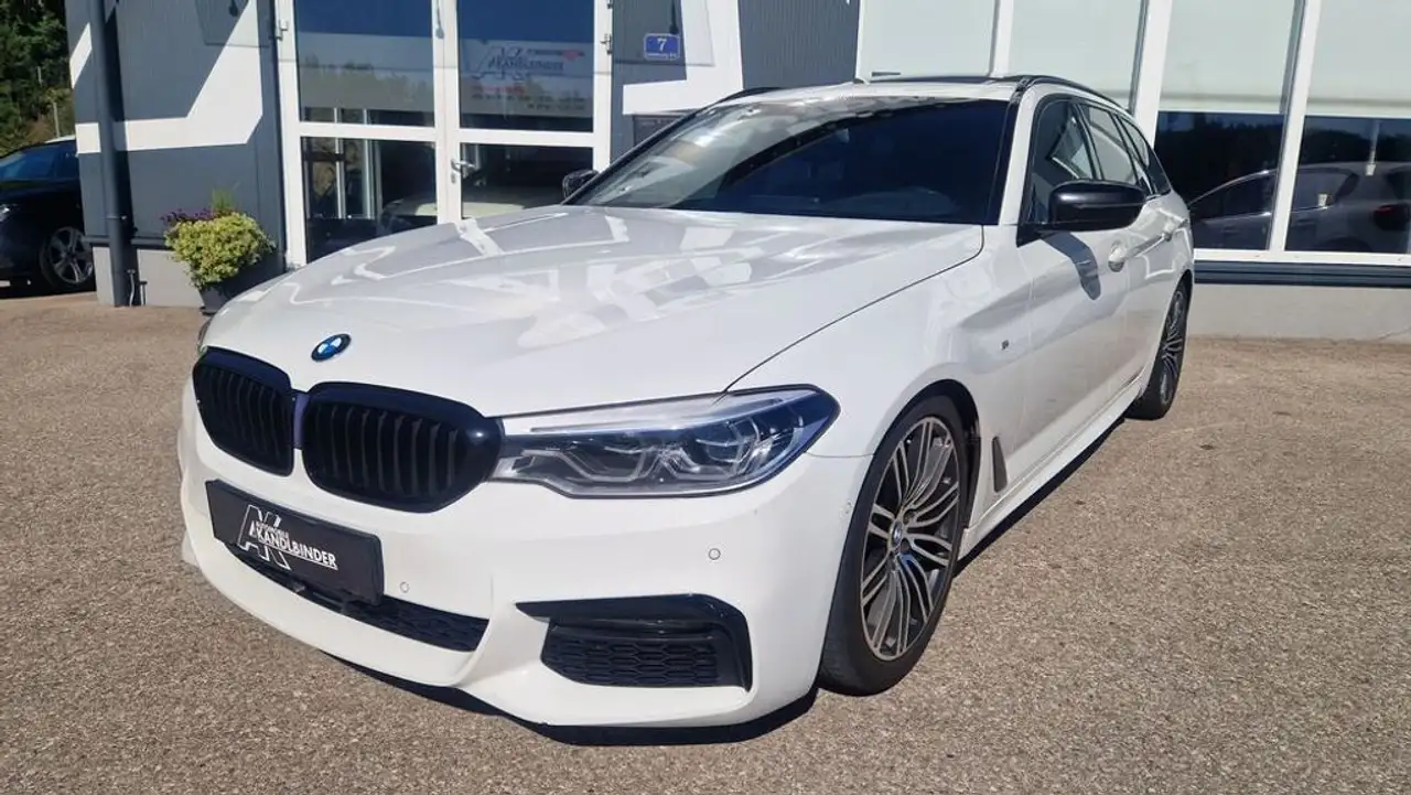 BMW 530 d xDrive Touring M-Packet — photo 1 of 17