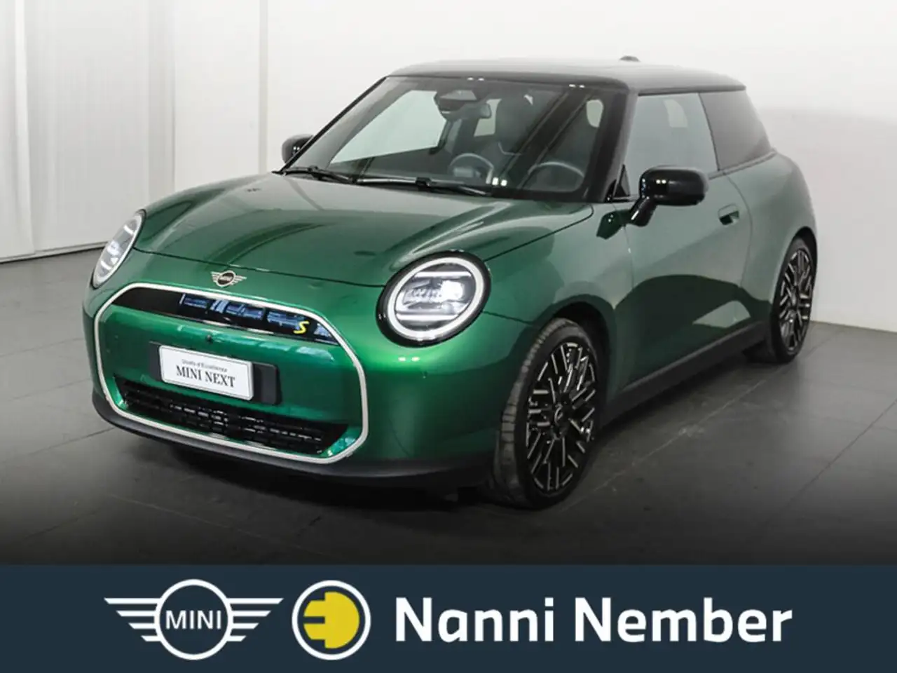 MINI Cooper SE Mini Favoured — photo 1 of 15