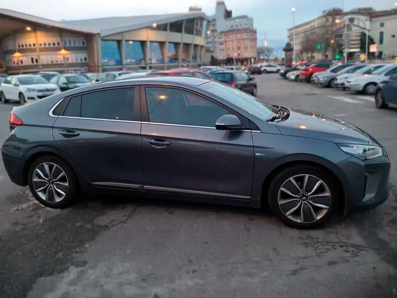 Hyundai IONIQ 1.6 GDI HEV Tecno DT — photo 1 of 5