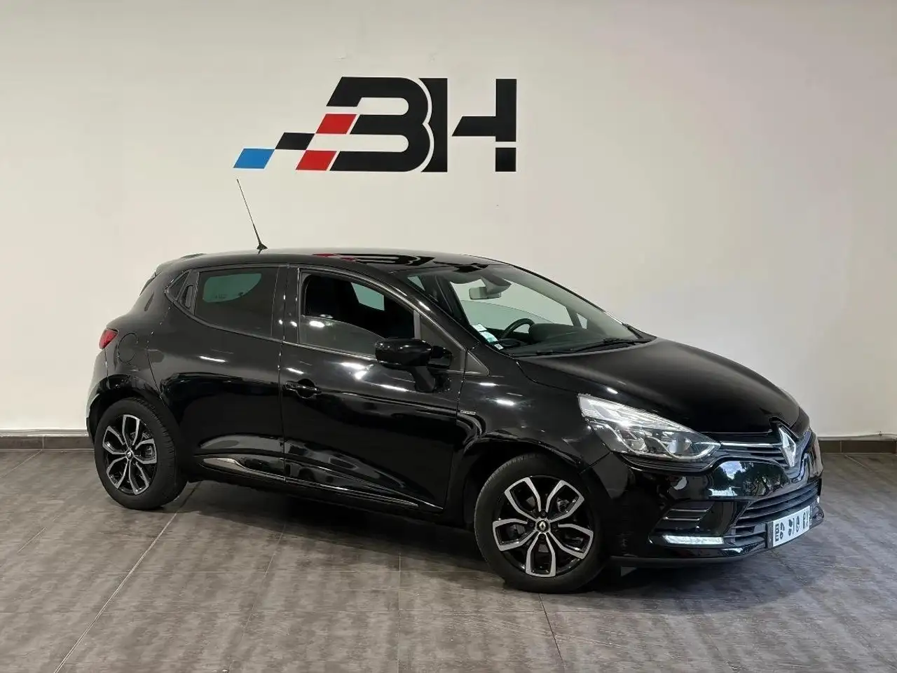Renault Clio 1.2 TCE 120 ENERGY LIMITED/BLUETOOTH/RADAR DE STATIONNEMENT/REGULATEUR/GARANTIE 3 MOIS — photo 1 of 30
