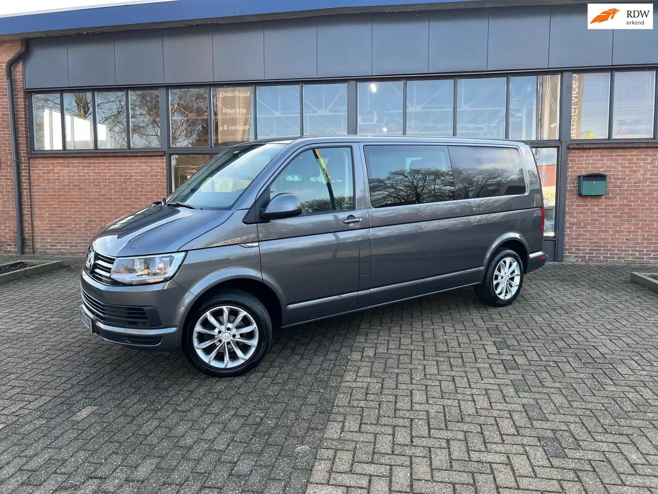 Volkswagen Transporter Multivan 2.0 TDI L2H1 Caravelle, DSG, Two zone Kli — photo 1 of 23