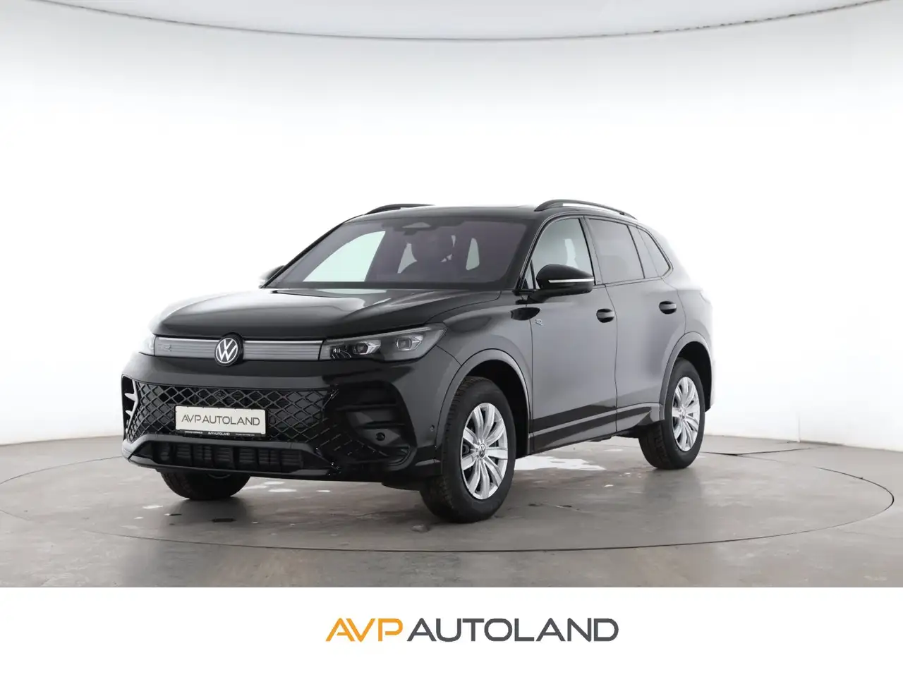 Volkswagen Tiguan 2.0 TDI DSG 4MOTION R-Line BLACK STYLE — photo 1 of 15