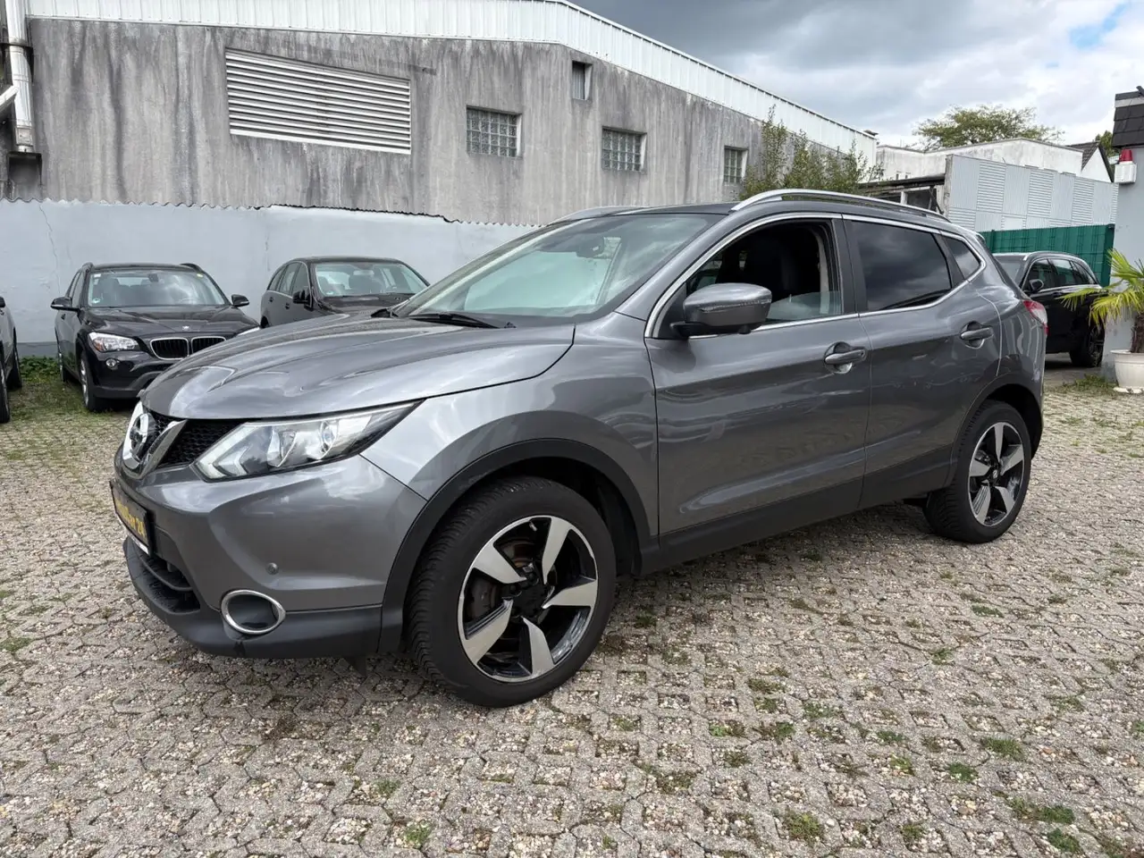 Nissan Qashqai 360° KAMERA NAVI KEYLESS GUTER ZUSTAND — photo 1 of 34