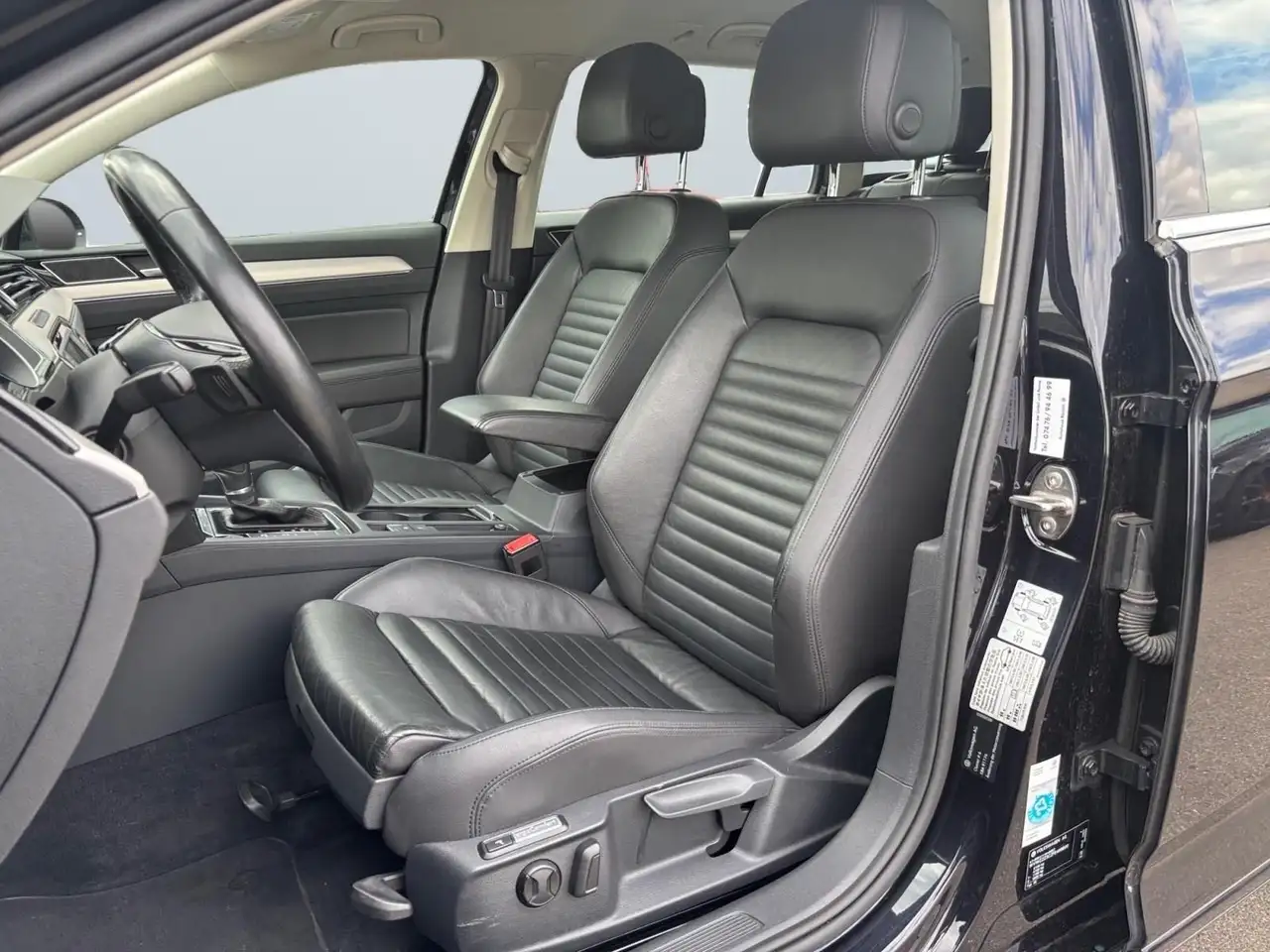 2015 Volkswagen Passat Variant Comfortline/AUTOMATIK/ACC/1.HAND/, photograph 12