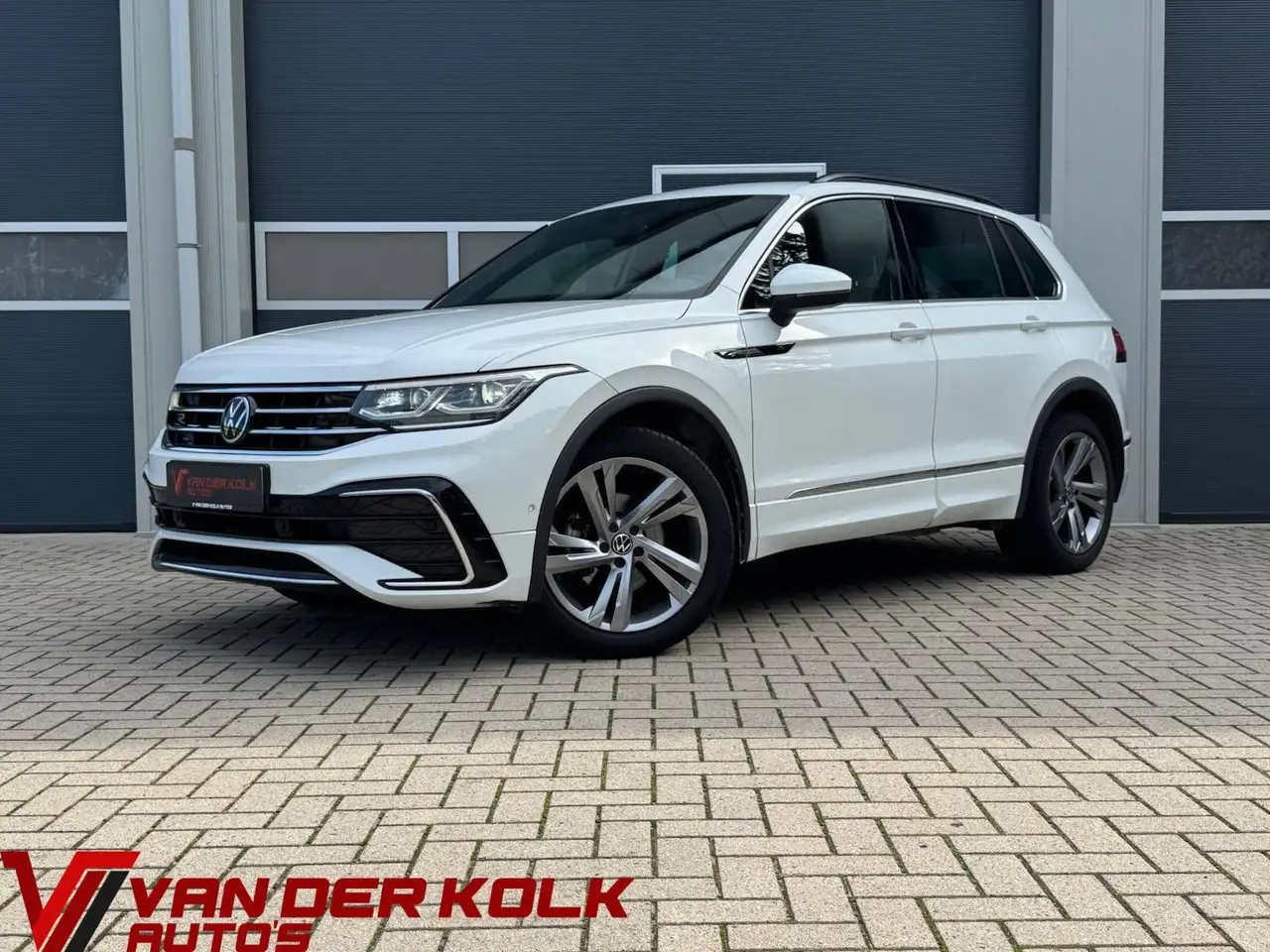 Volkswagen Tiguan 1.5 TSI R-Line | Digital Cockpit | Full LED | IQ D — photo 1 of 28