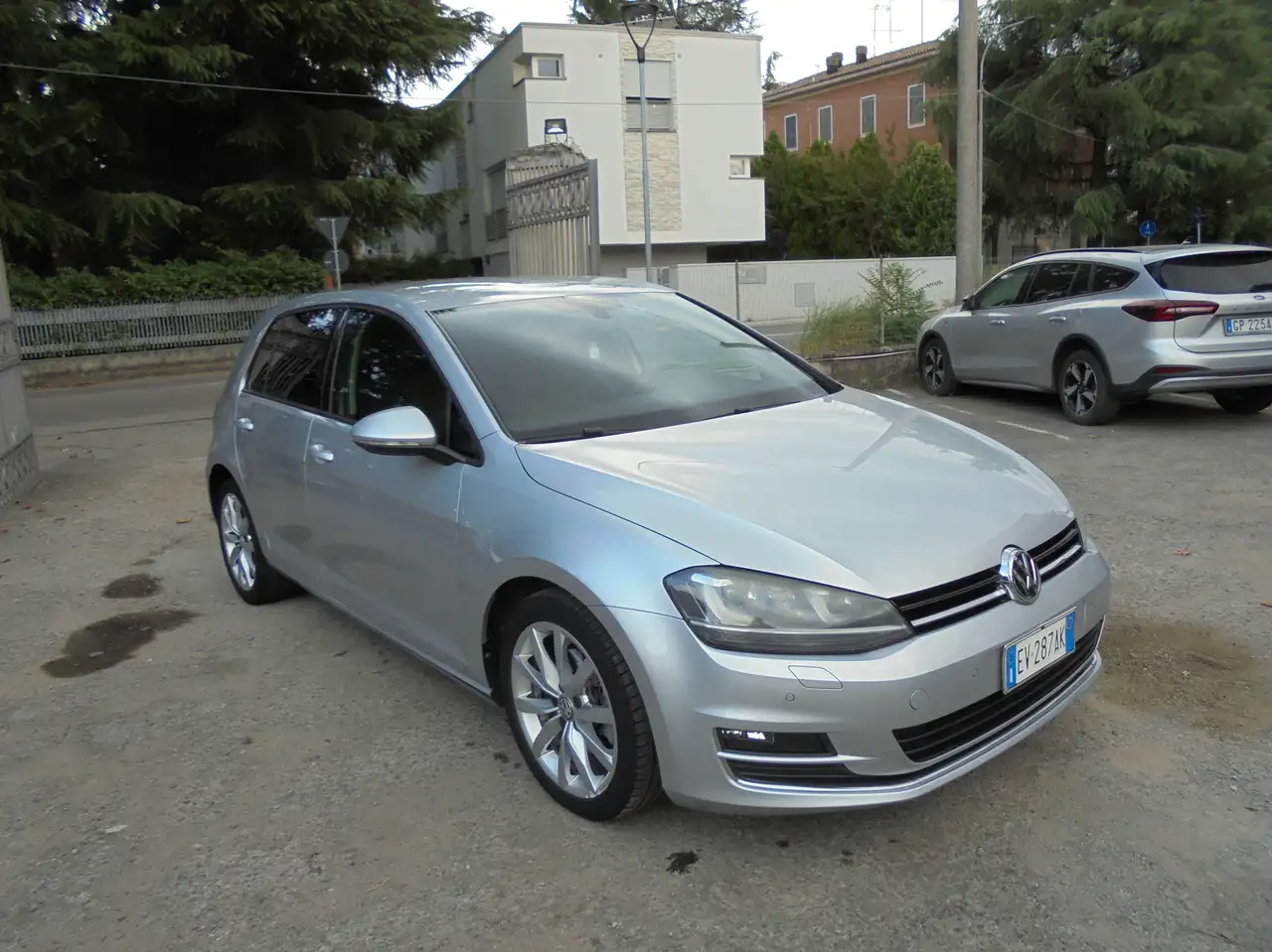 Volkswagen Golf 5p 2.0 tdi Highline 150cv dsg — photo 1 of 9