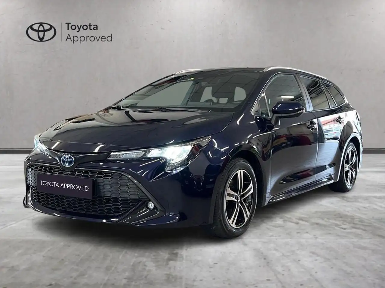Toyota Corolla Touring Sports 1.8 Hybrid Active — photo 1 of 16