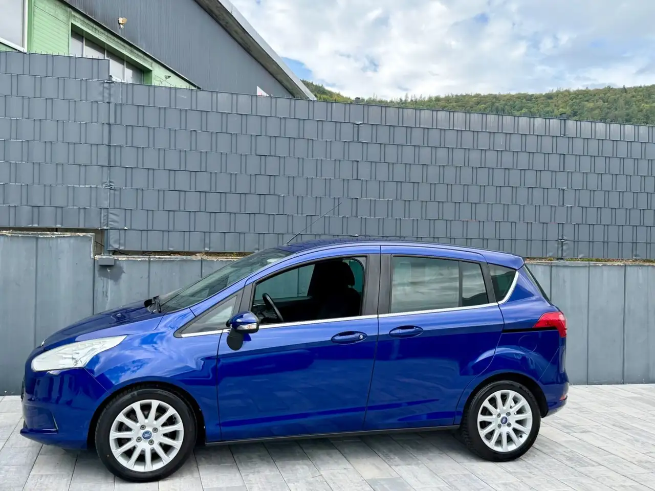 Ford B-Max B-MAX Titanium-NAVI-SHZ-TÜV 2028-2.Vorbesitzer — photo 1 of 19