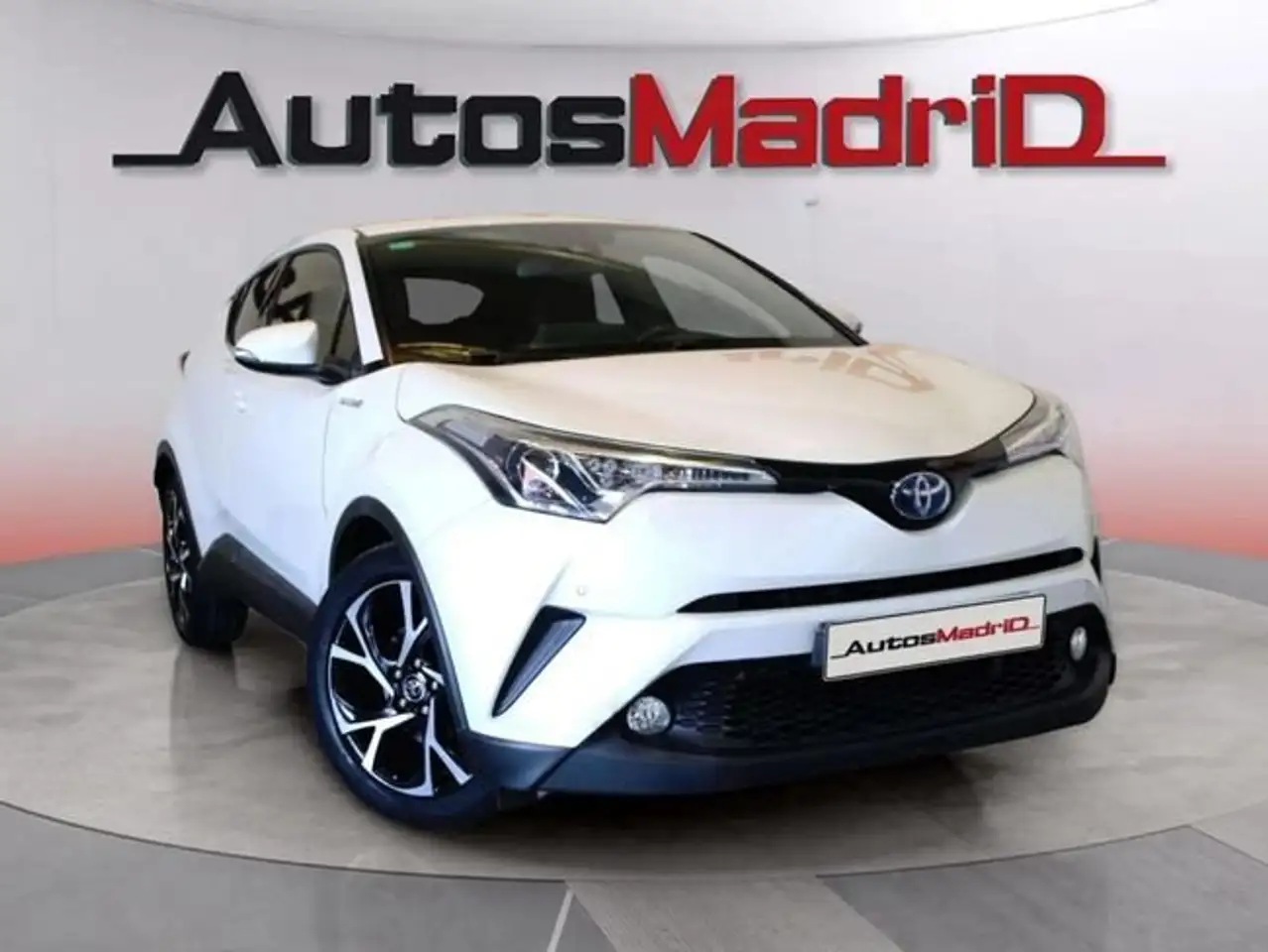 Toyota C-HR 125H Advance — photo 1 of 35