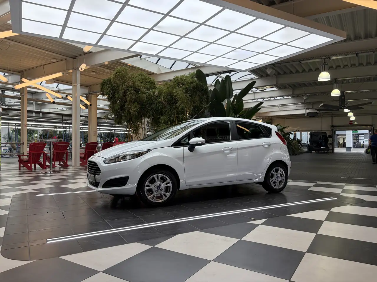 Ford Fiesta Sync Edition — photo 1 of 14