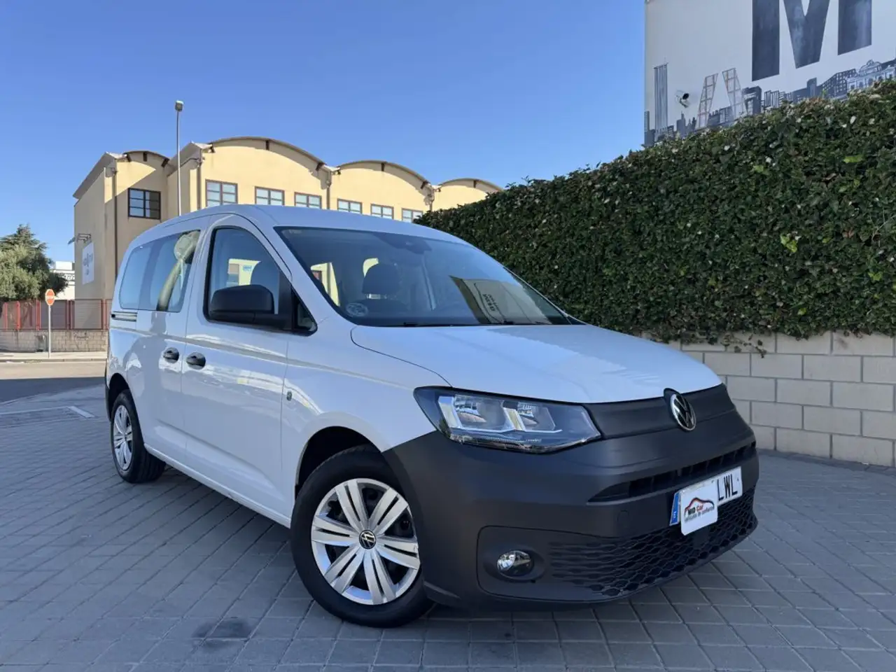 Volkswagen Caddy 2.0TDI Kombi 75kW — photo 1 of 21
