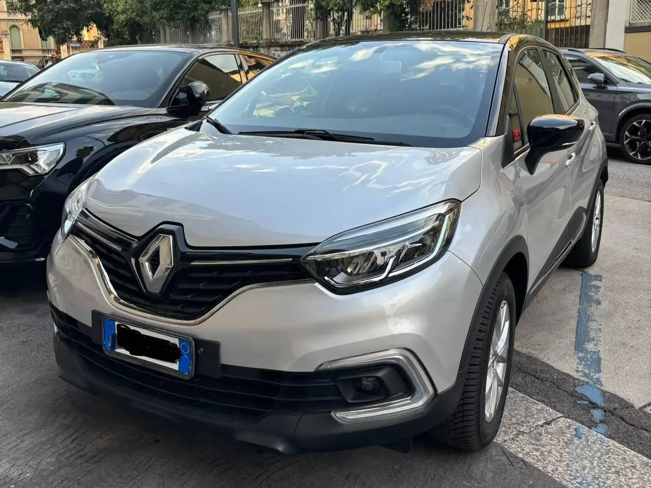 Renault Captur — photo 1 of 9