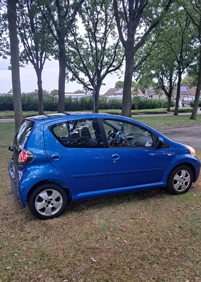 Toyota Aygo 1.0-12V Dynamic Blue — photo 1 of 14