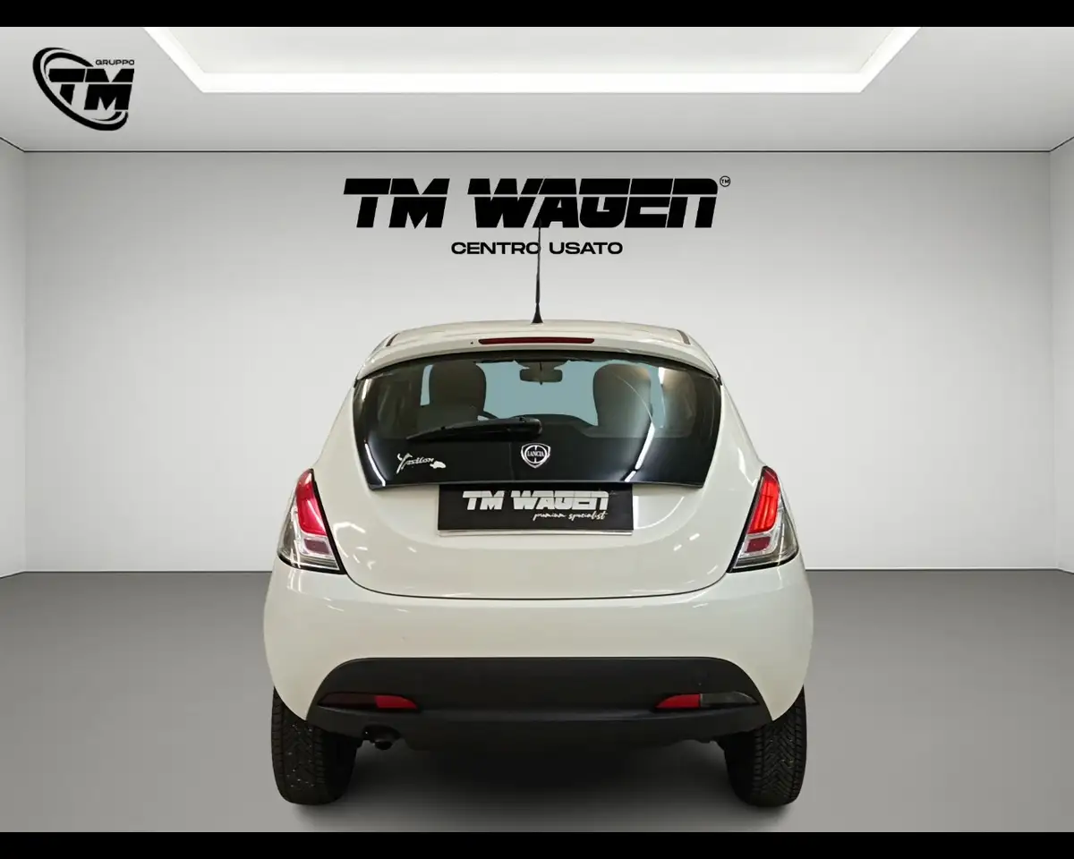 2014 Lancia Ypsilon 3ª serie - Ypsilon 0.9 TwinAir 85 CV 5 porte Metan, photograph 6