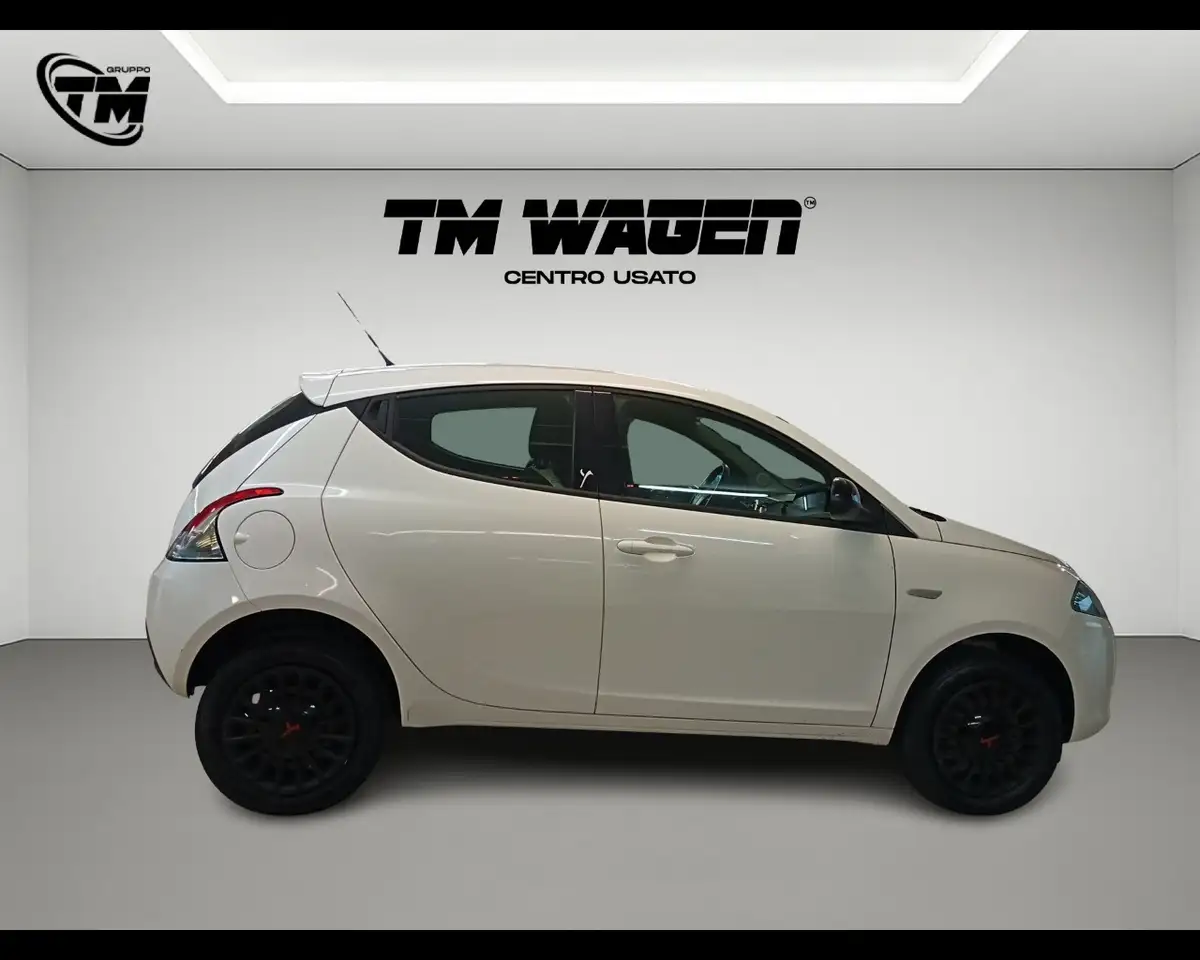 2014 Lancia Ypsilon 3ª serie - Ypsilon 0.9 TwinAir 85 CV 5 porte Metan, photograph 8